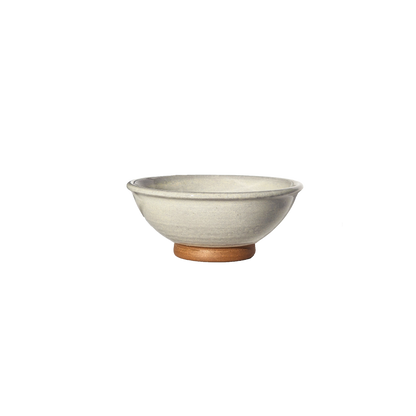 A classic ceramic bowl in pristine white, exuding timeless elegance. Sized at 1 cup, it complements any tableware collection with its versatile simplicity.